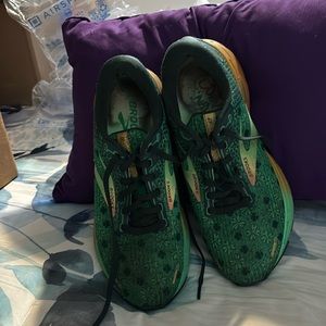 Used Brooks size 8 St Patrick’s design running shoes. Ghost Brook running shoes